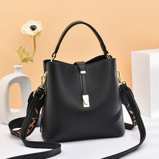 Canvas tote bags with zipper in beige for women.