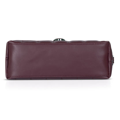 Elegant black crossbody bag for women, featuring a timeless quilted texture.